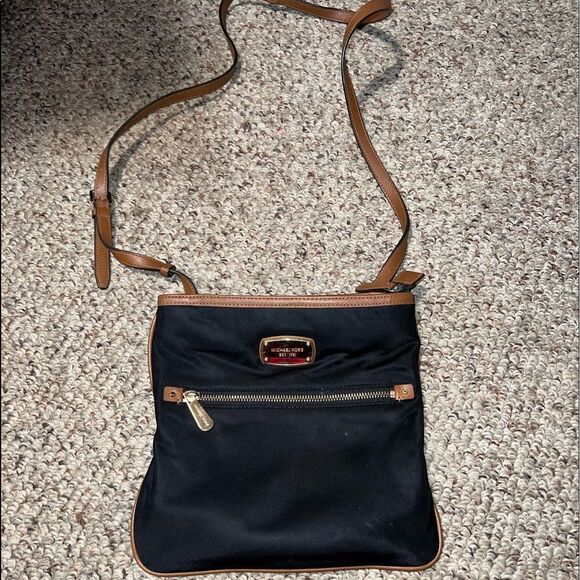 Michael Kors Purse - Picture 1 of 4